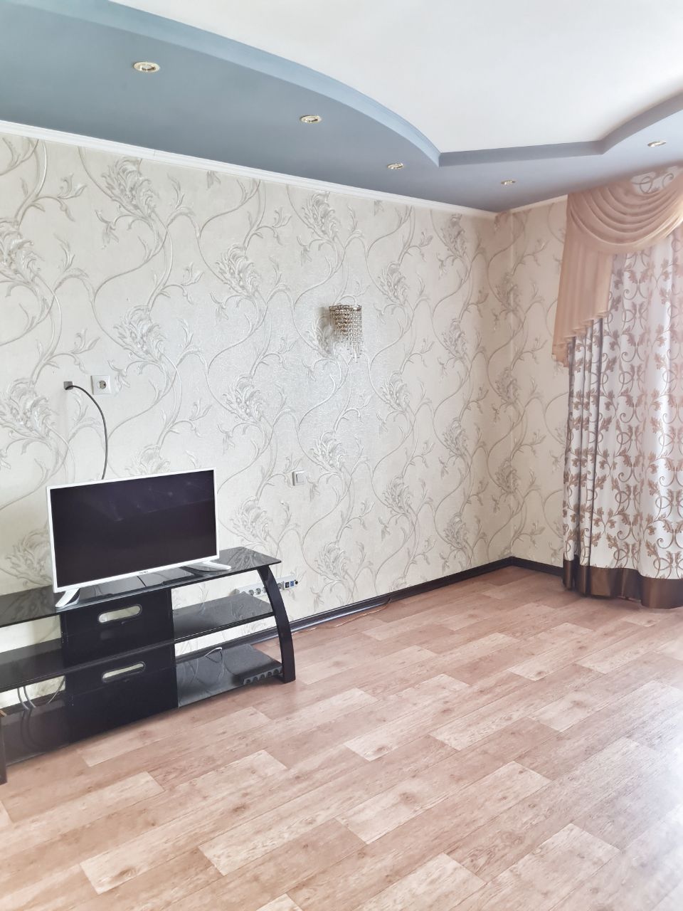 2-комнатная квартира,  Комарова ул. 127Б