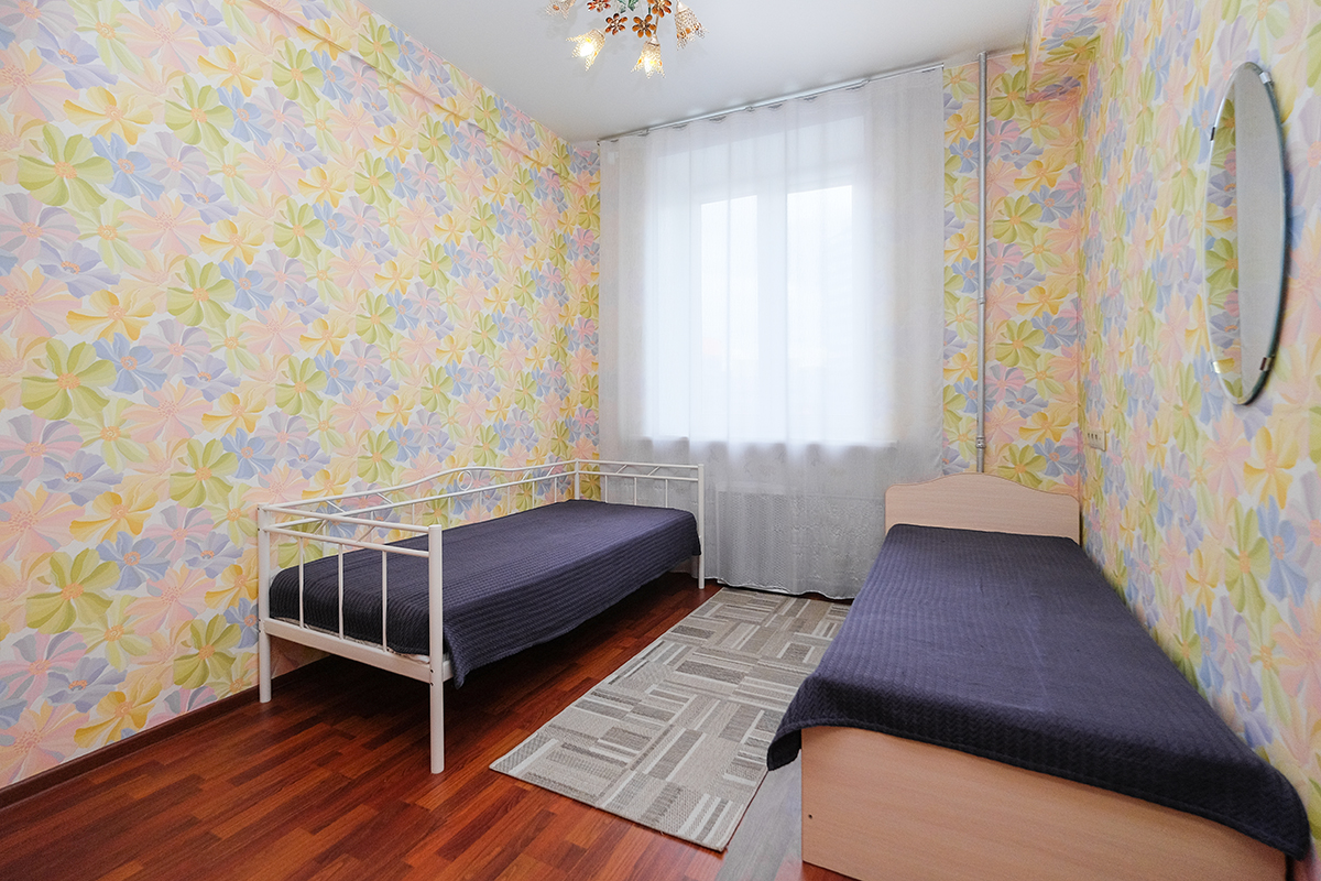 3-комнатная квартира,  Сибиряков-Гвардейцев ул. 22