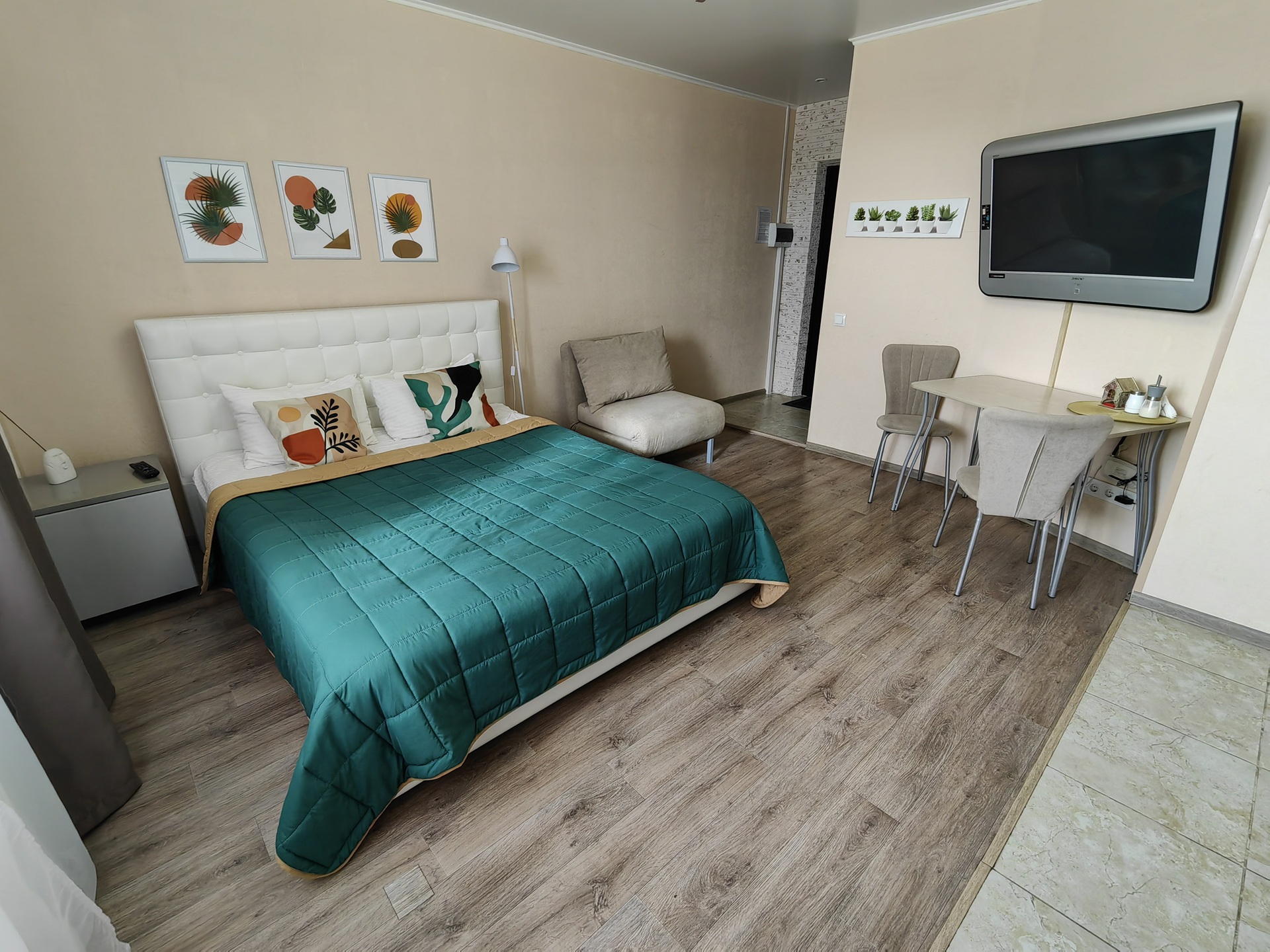 Студия, Университетская Набережная ул. 56