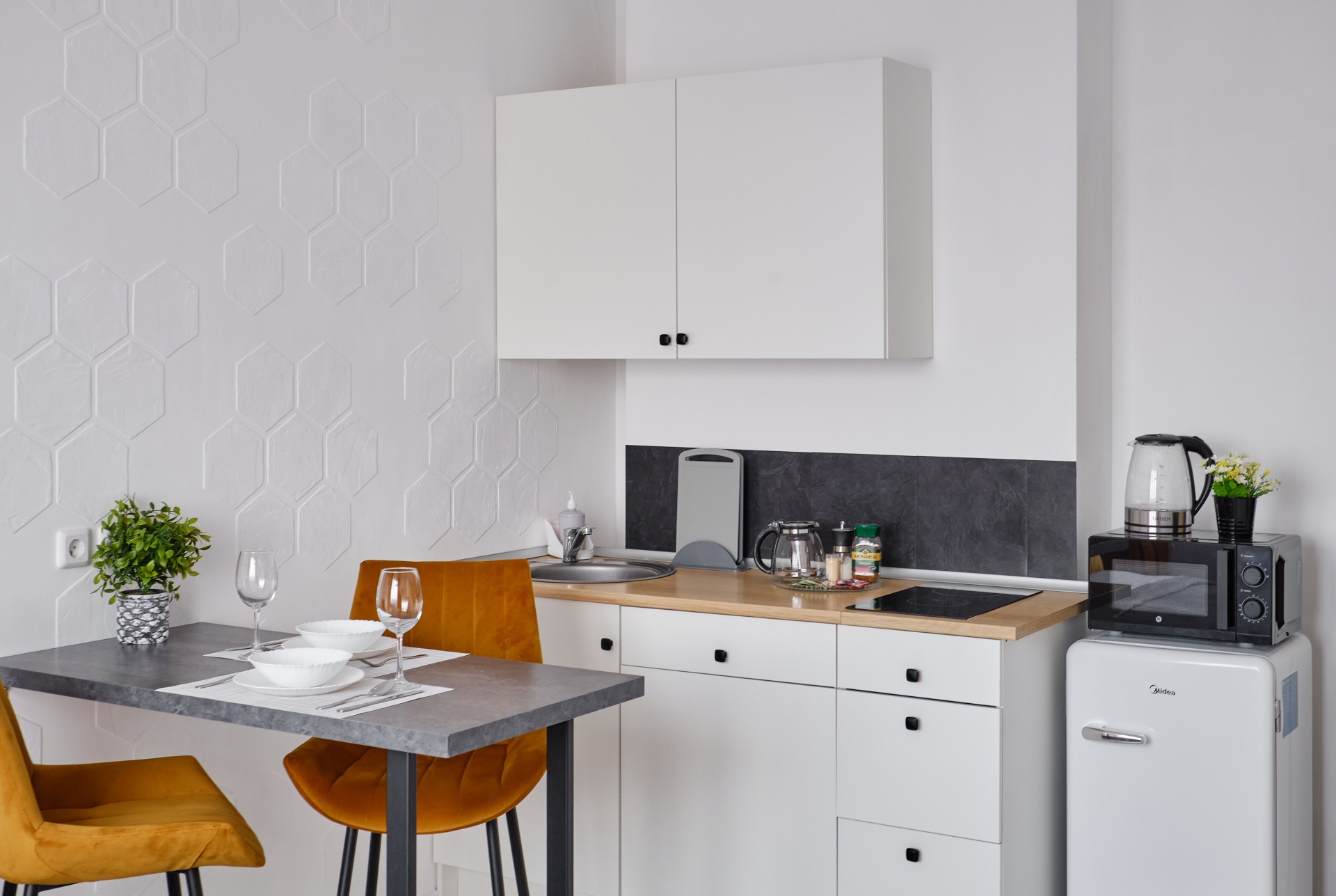 Студия, Крестинского ул. 35