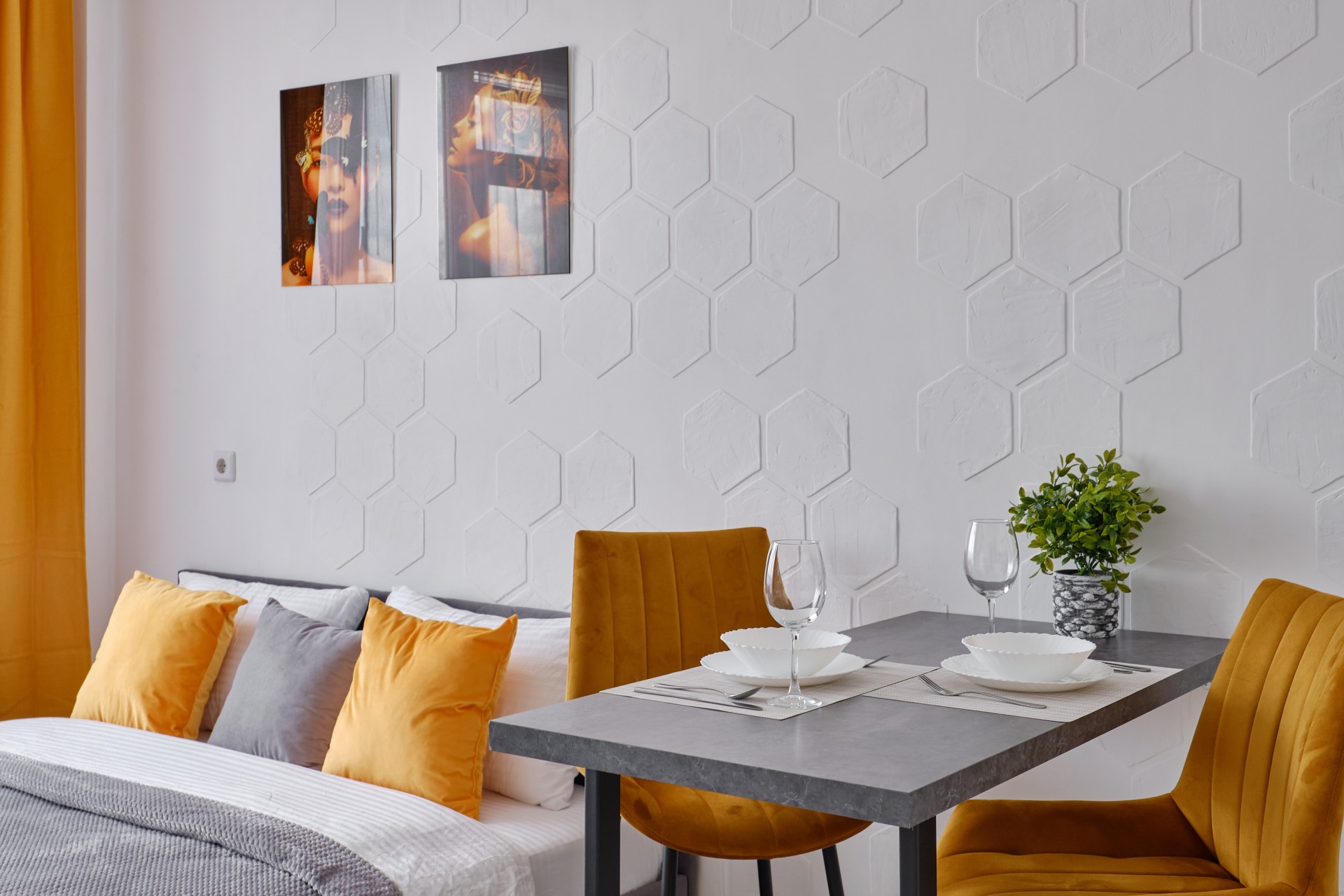 Студия, Крестинского ул. 35