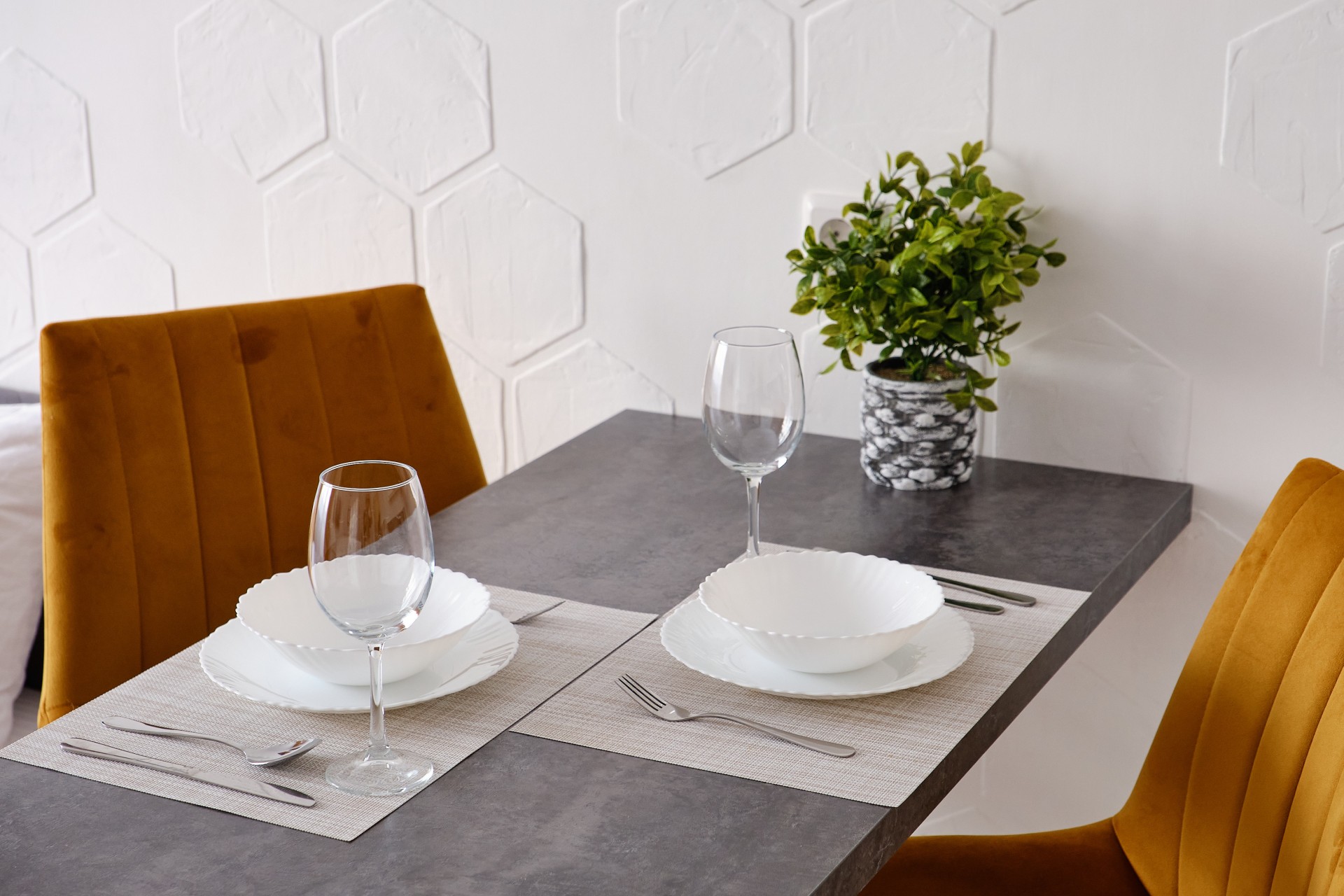 Студия, Крестинского ул. 35