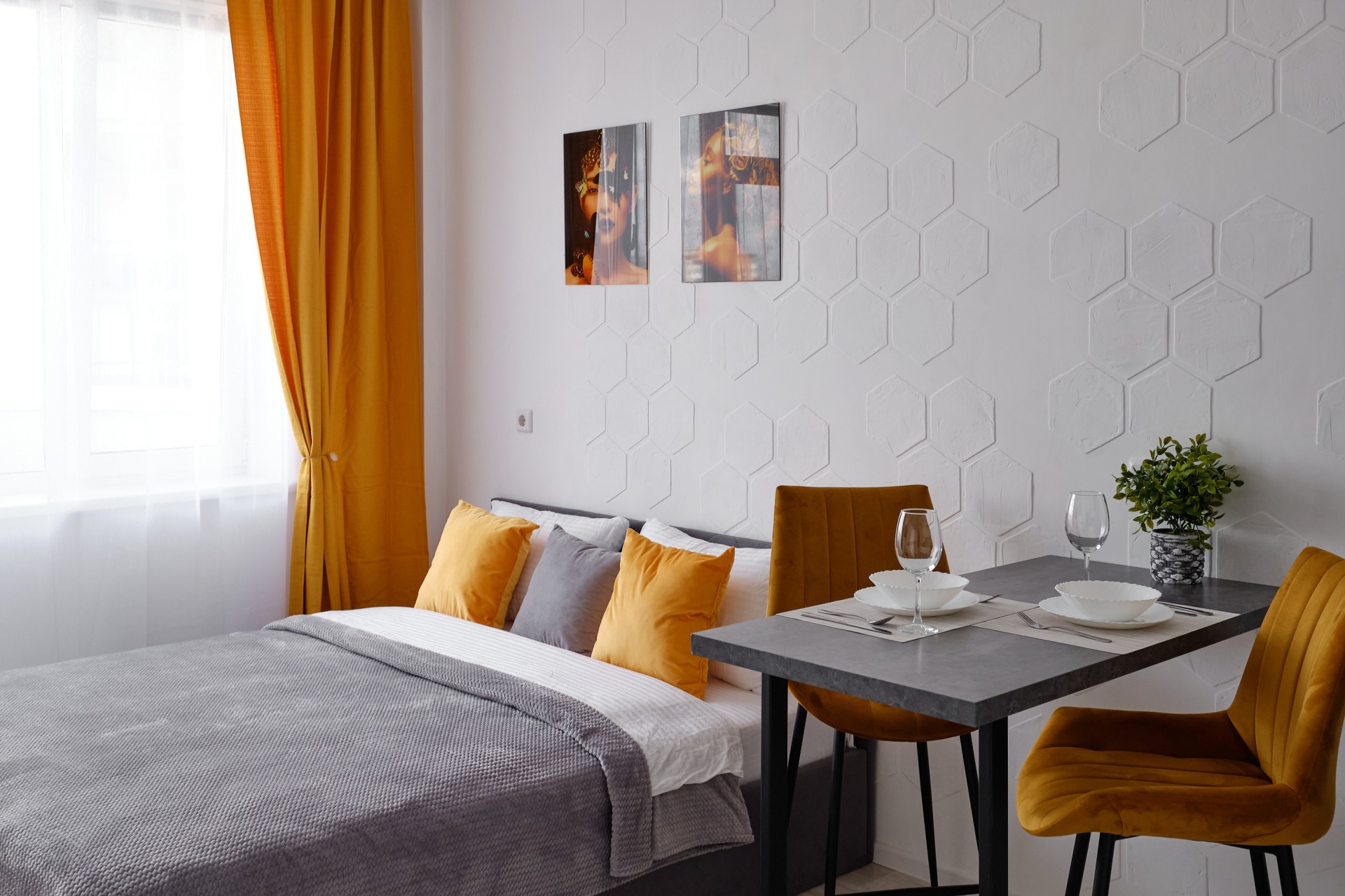 Студия, Крестинского ул. 35