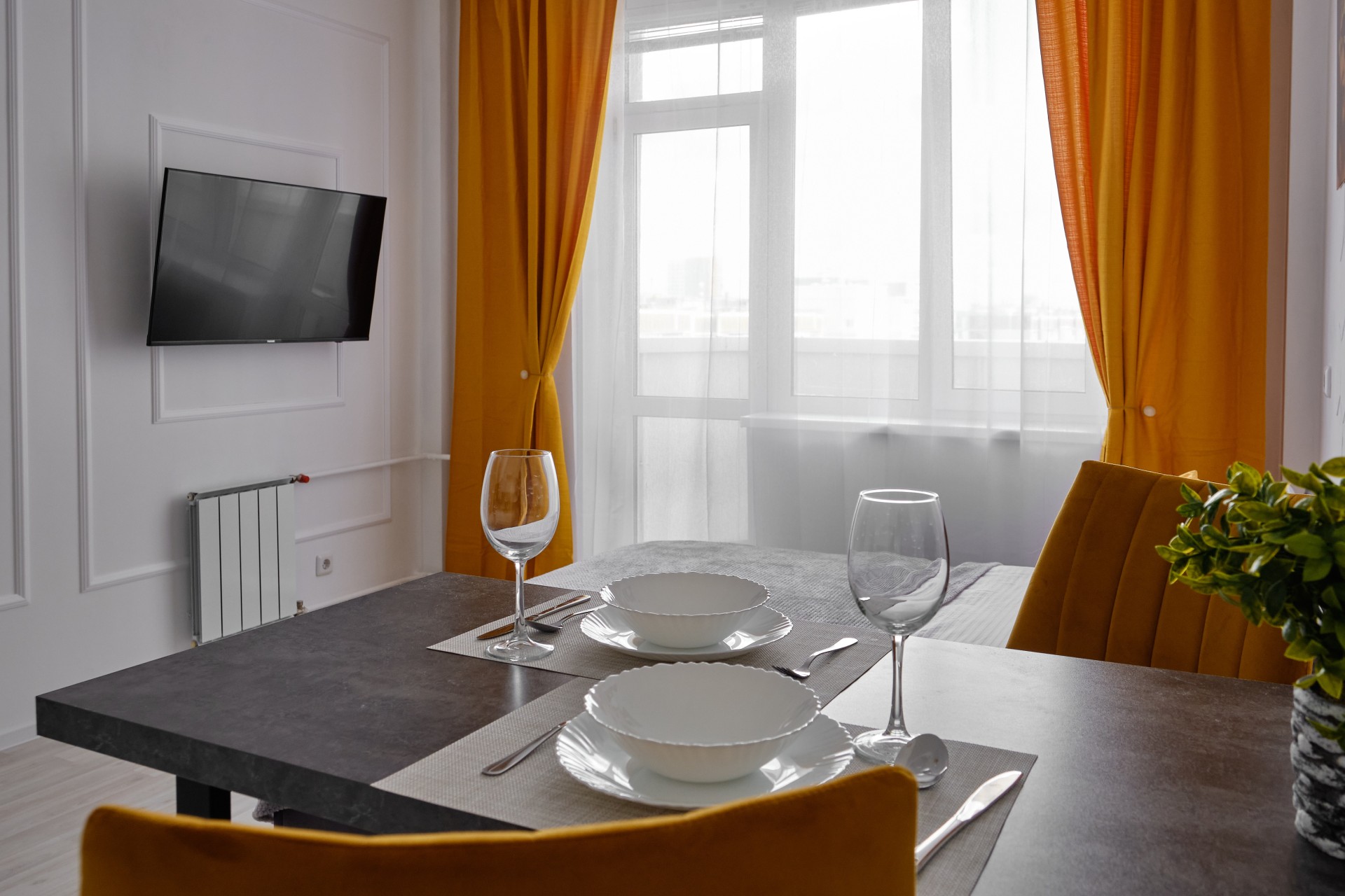 Студия, Крестинского ул. 35