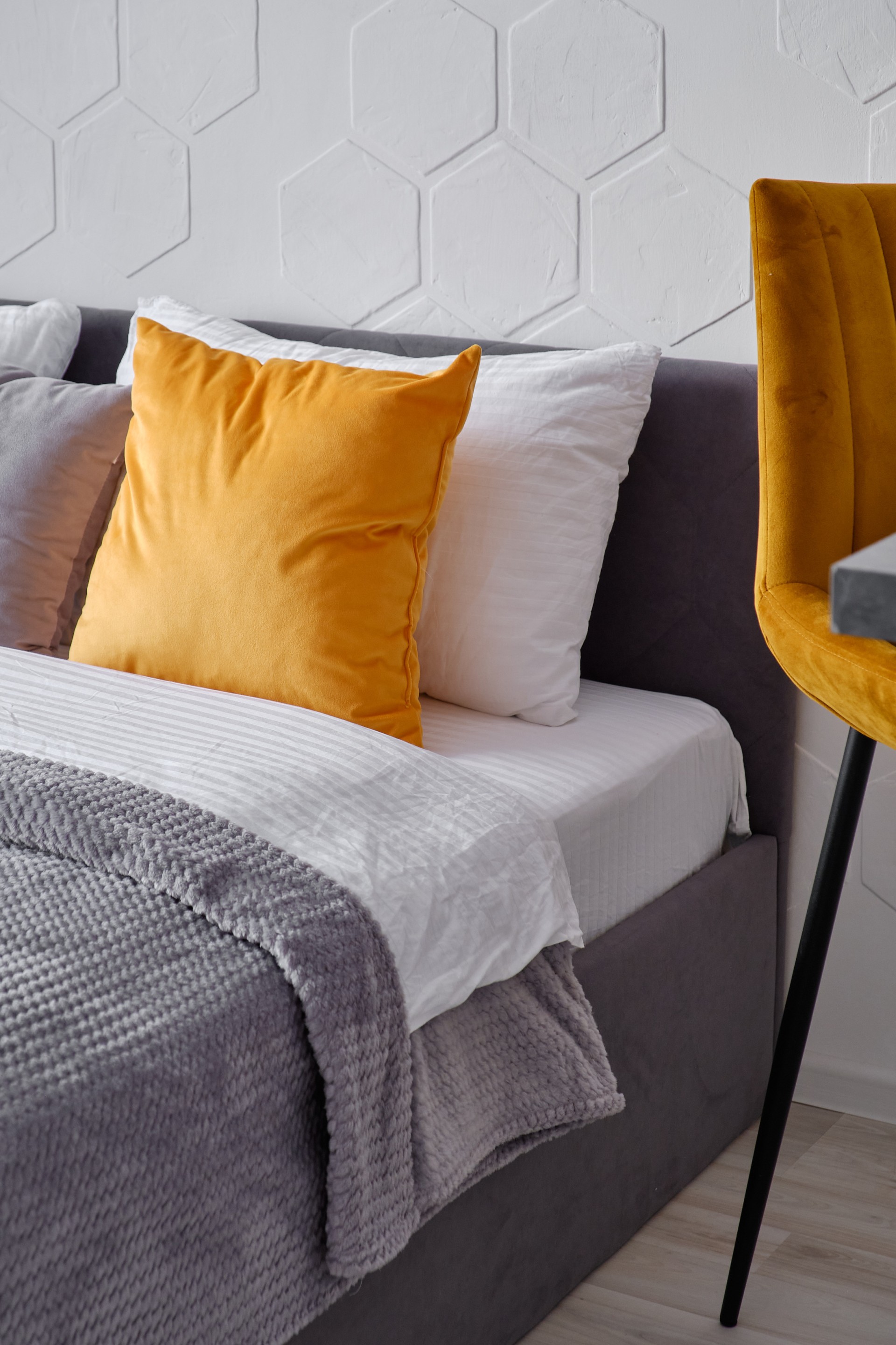 Студия, Крестинского ул. 35