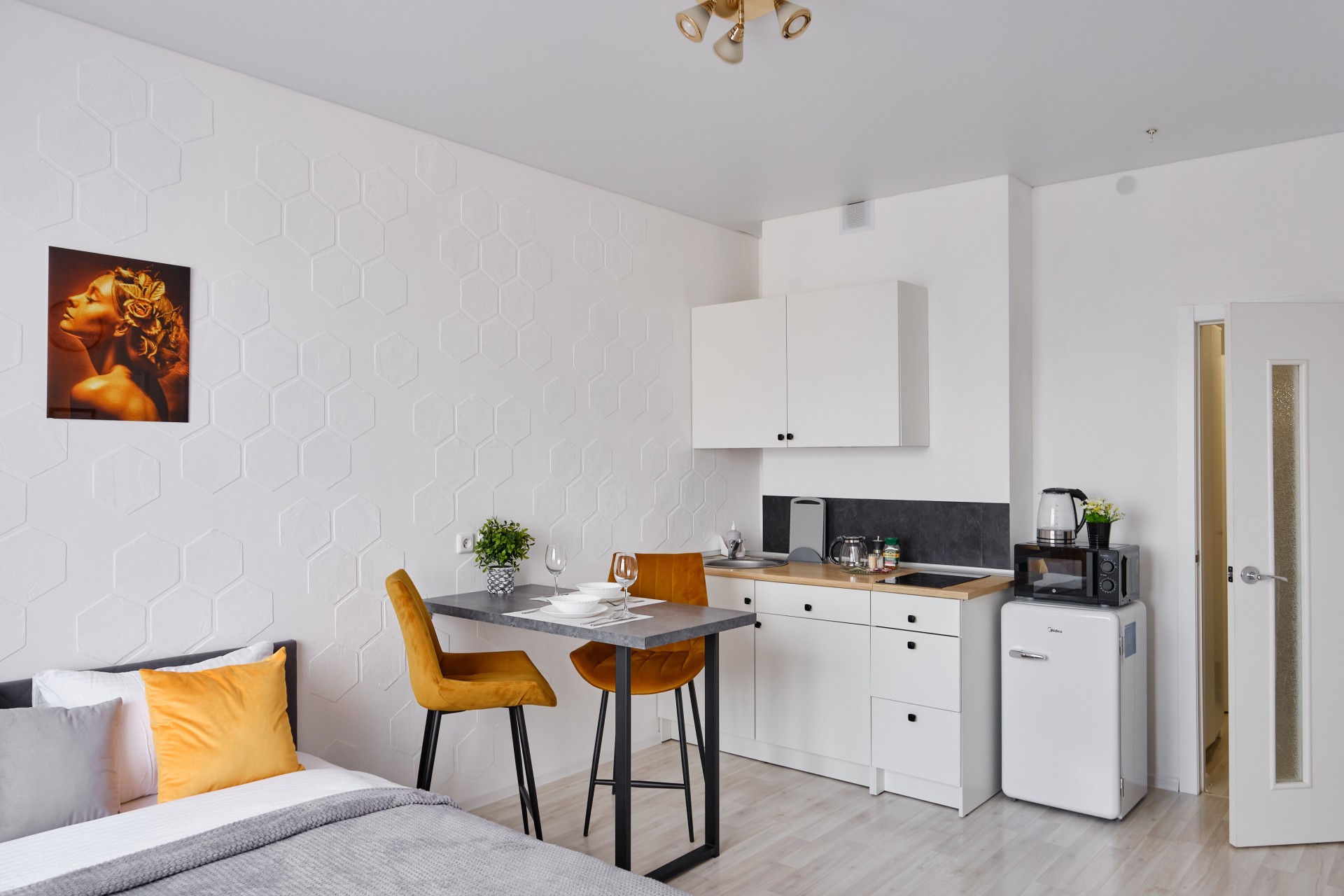 Студия, Крестинского ул. 35