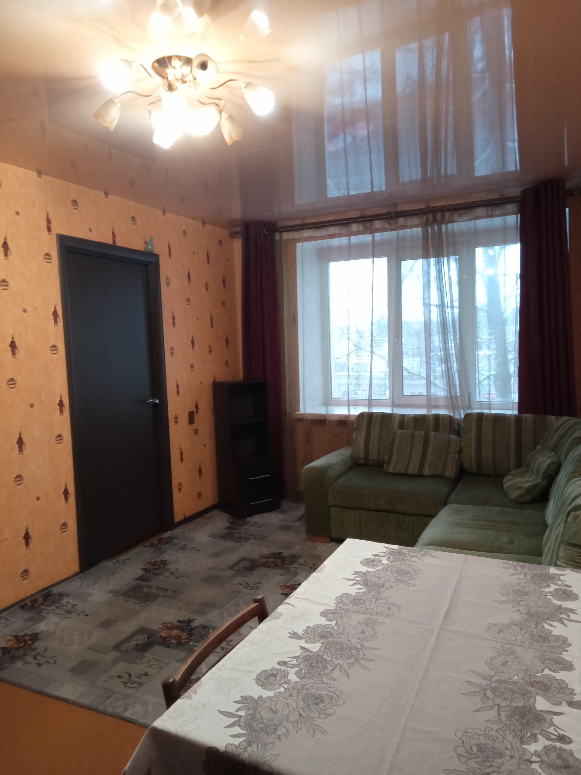 4-комнатная квартира,  Нефтяников ул. 15