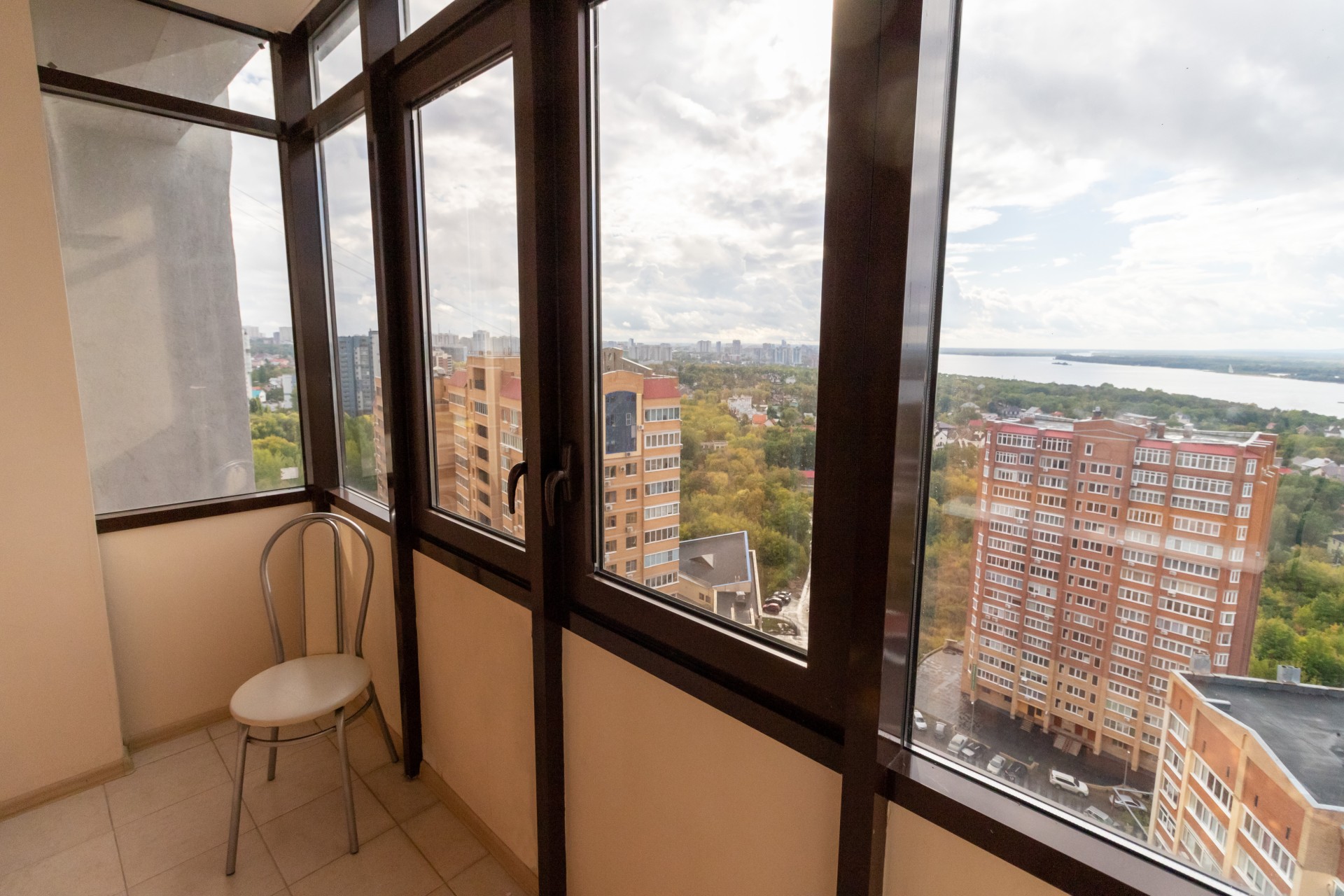 Студия, Советской Армии ул. 238А