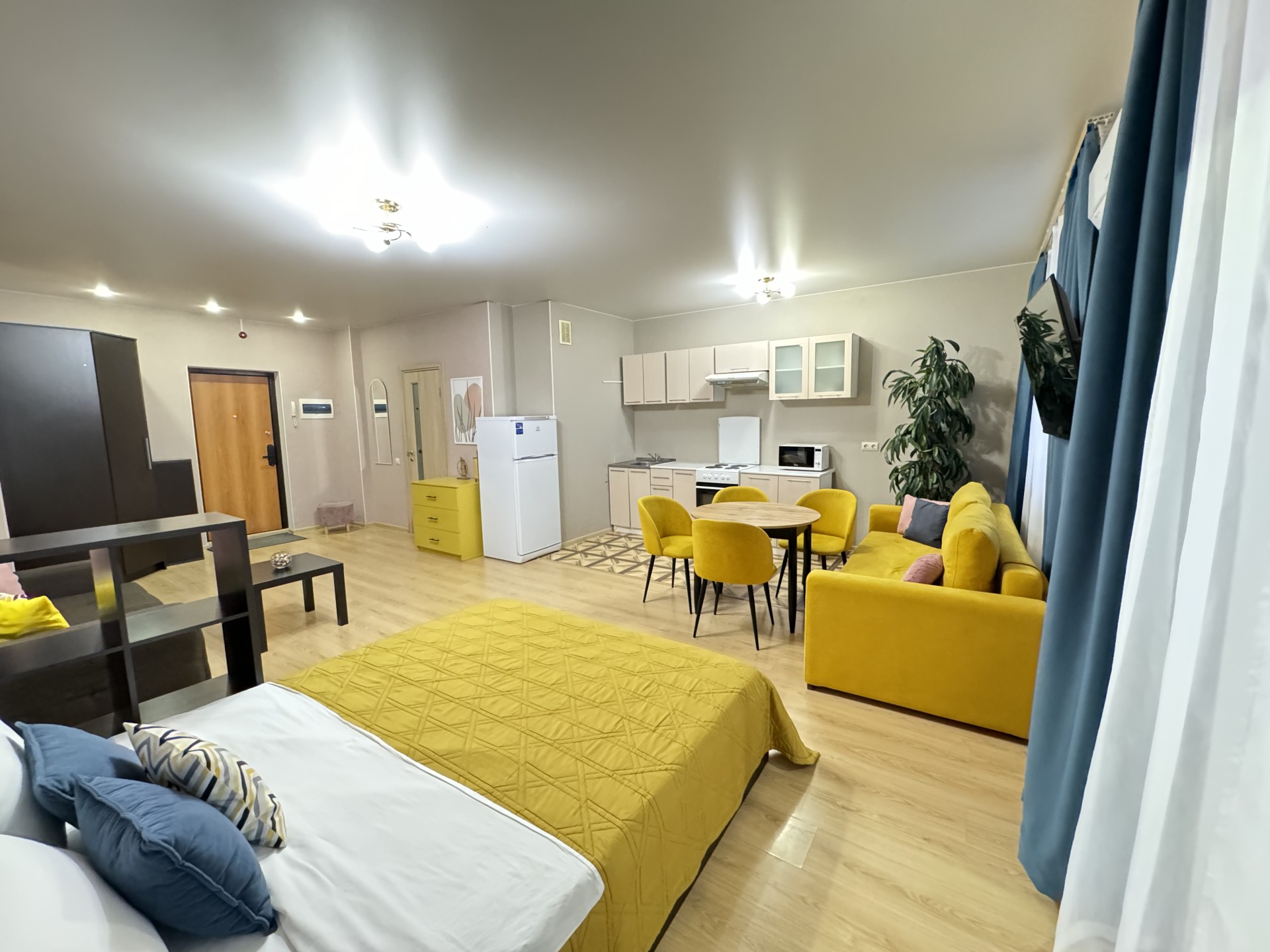 Студия, Советской Армии ул. 238А