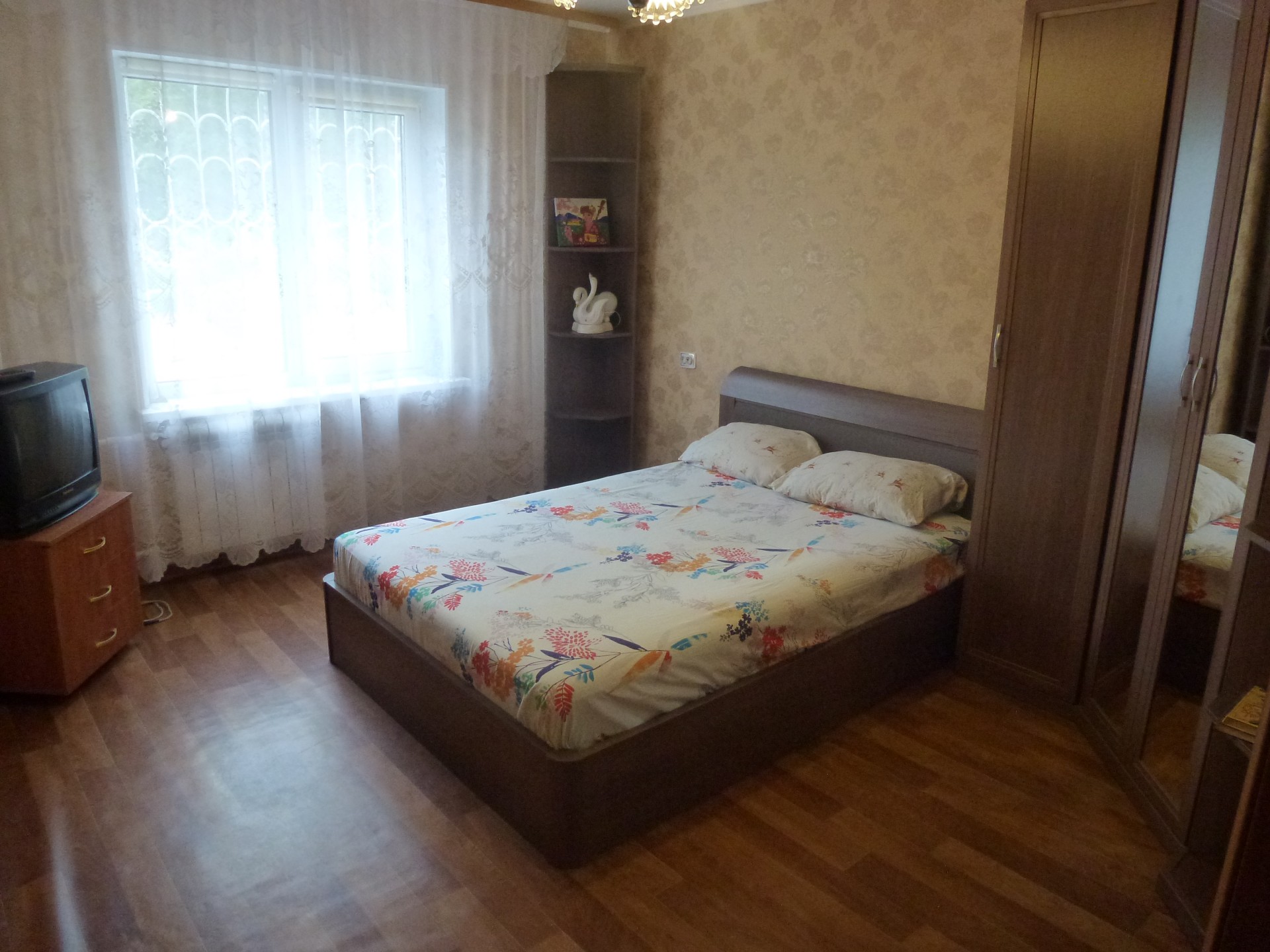 Снять квартиру в омске недорого от собственника. Комната Лукашевича 10а Омск. Квартиры в Омске фото. Снять квартиру в Омске посуточно. Квартира посуточно объявление