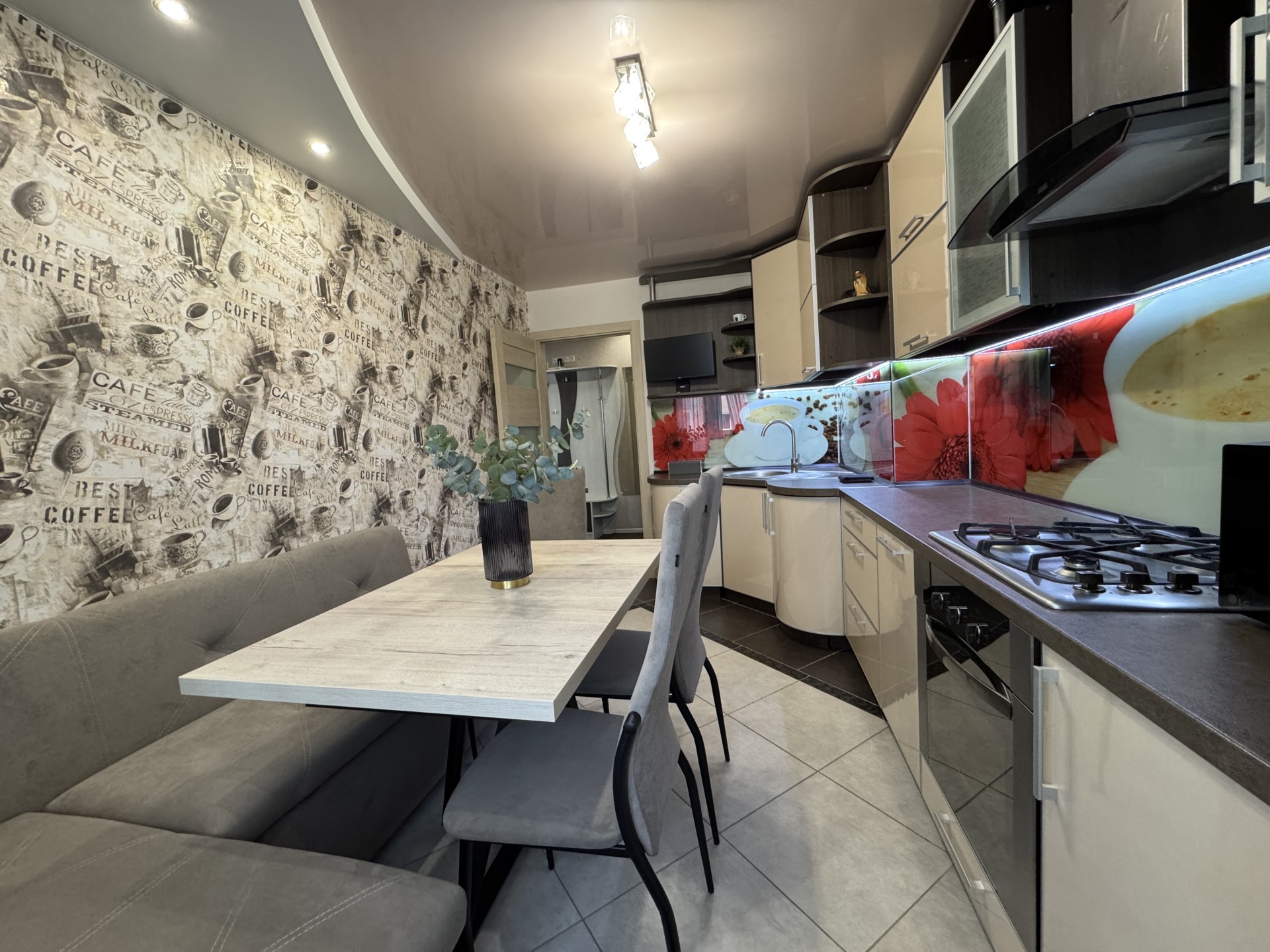 3-комнатная квартира, Богатырева ул. 27