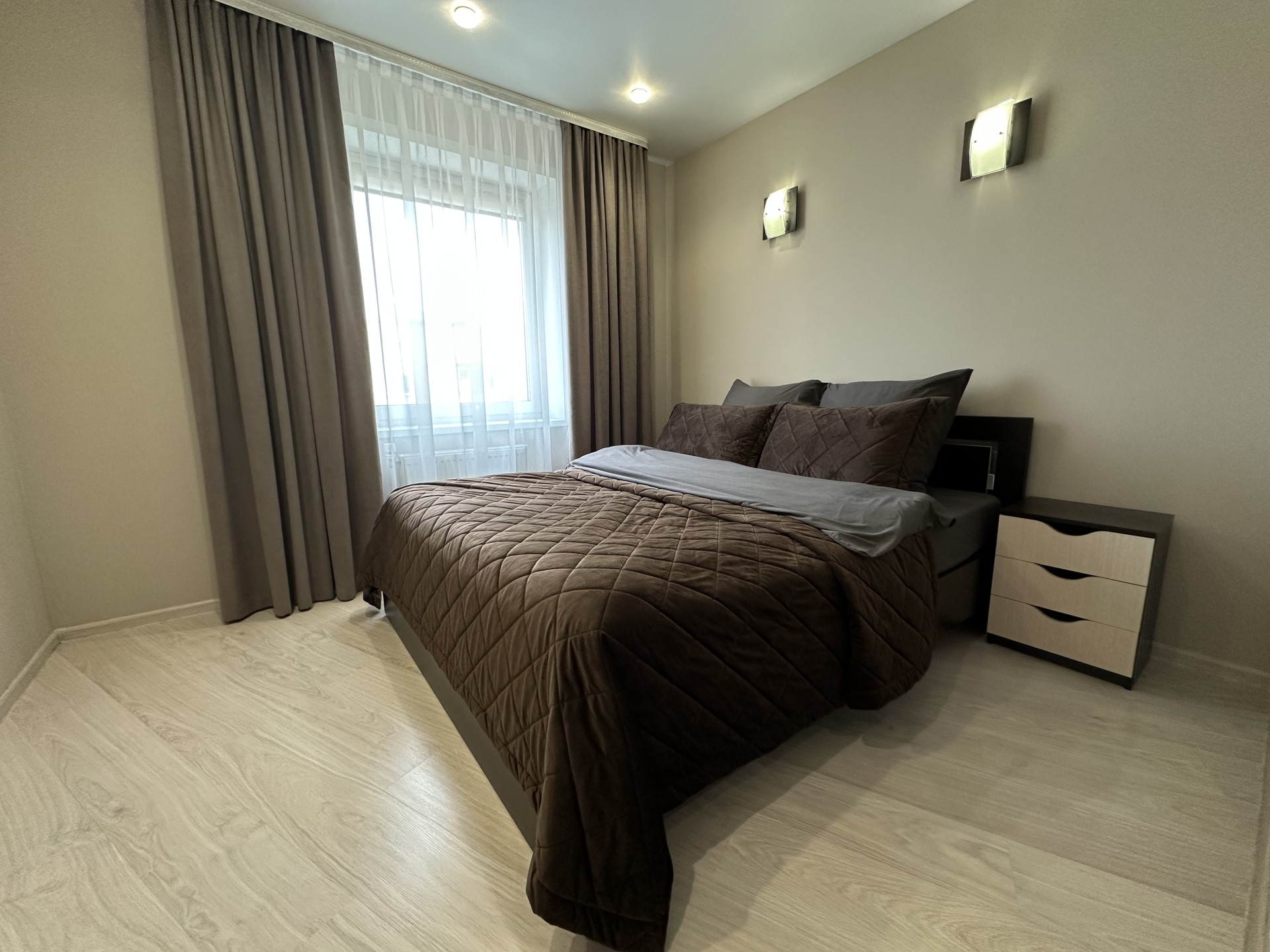 3-комнатная квартира, Богатырева ул. 27