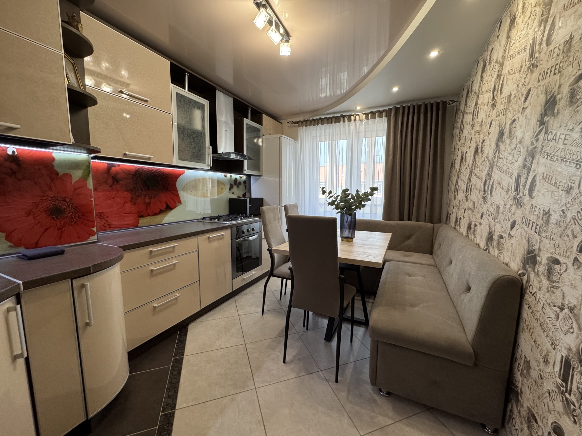 3-комнатная квартира, Богатырева ул. 27