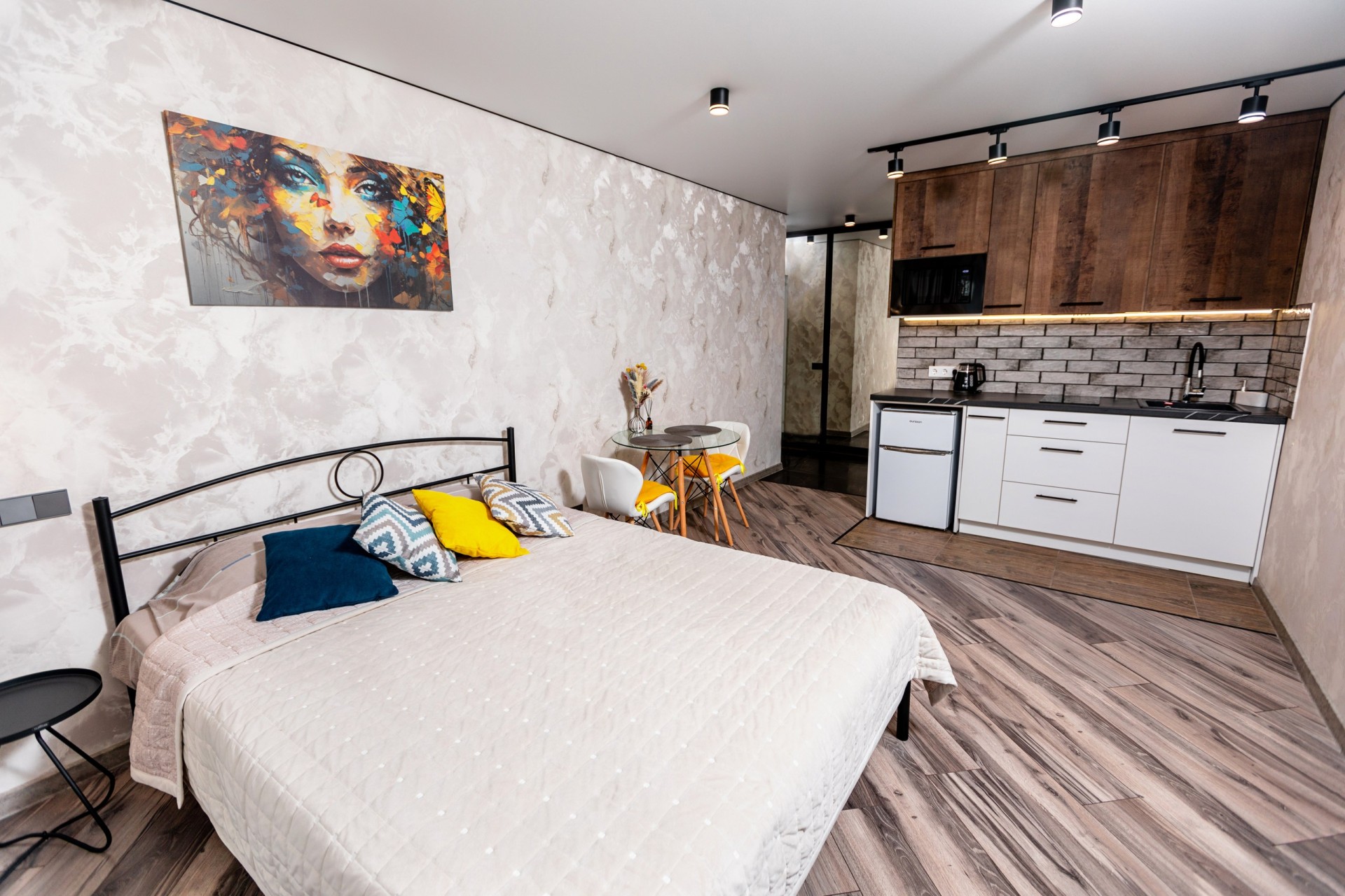 Студия, Разинская ул. 4