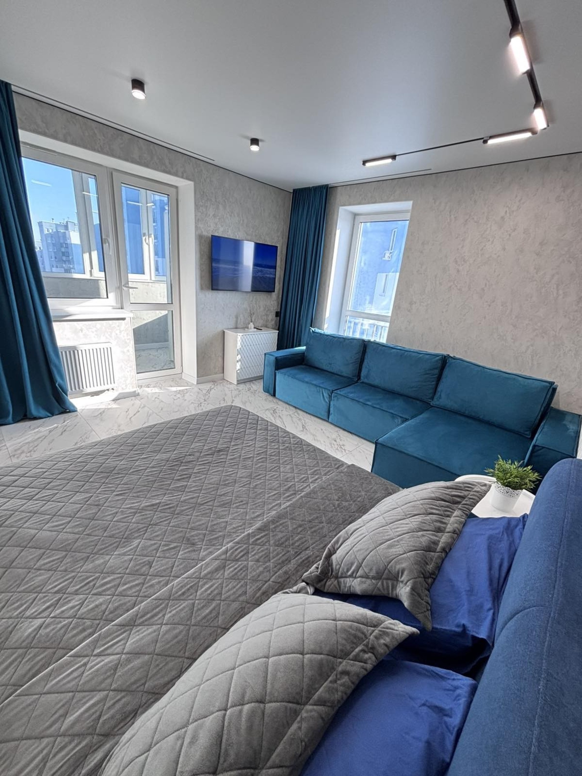 Студия, Щорса ул. 42