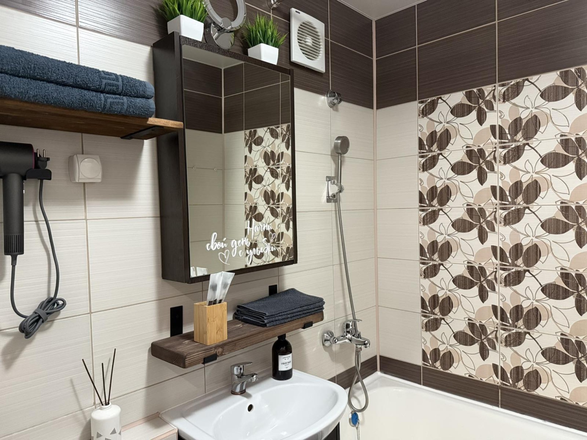 2-комнатная квартира, Космонавтов пр-т 6Б