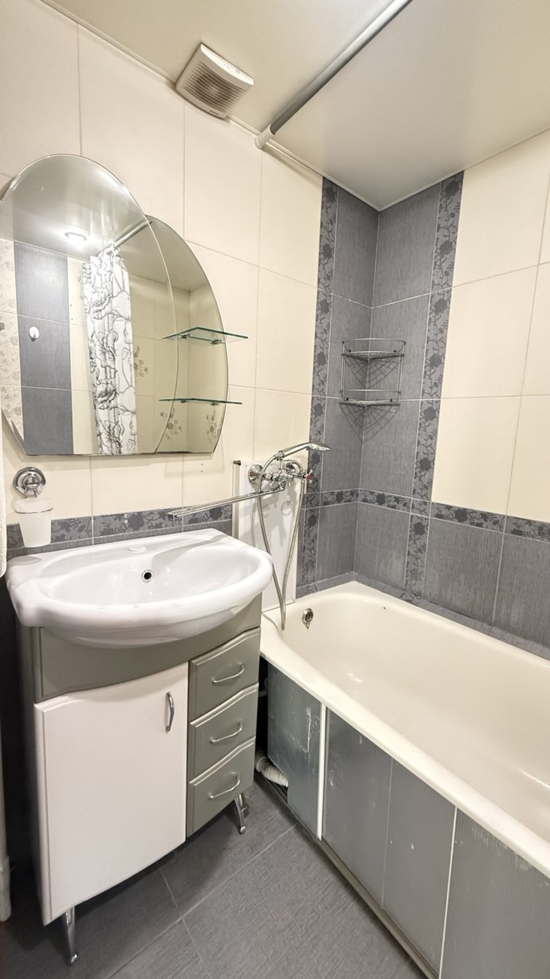 2-комнатная квартира, Воинов Интернационалистов ул. 18/2