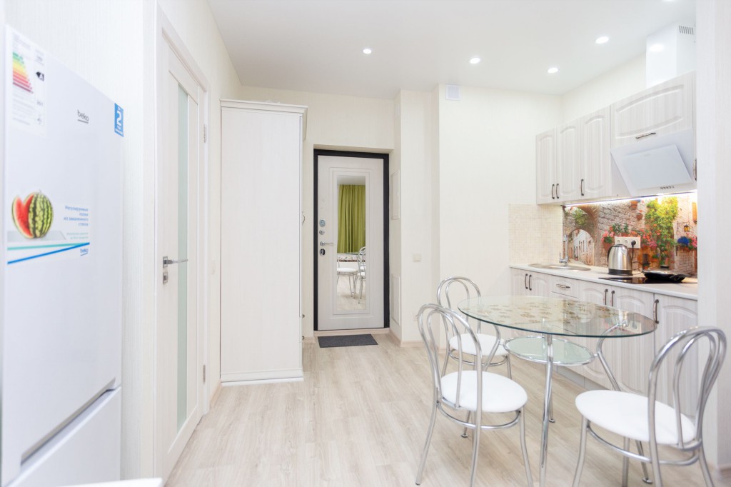 Студия, Братская ул. 6